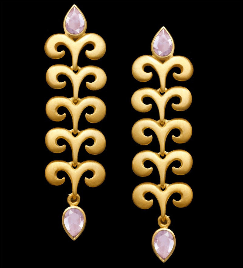 Brinco Prata com banho de Ouro Fosco Quartzo Rosa Tikitiki