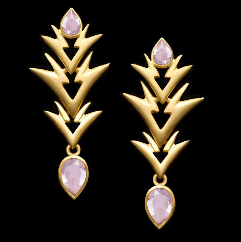 Brinco Prata com banho de Ouro Fosco Quartzo Rosa Molonga